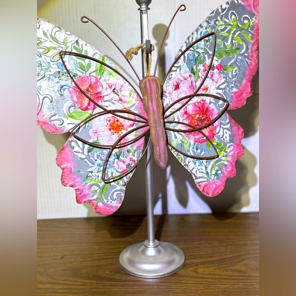 Clearance Bundle w/2nd item for $4.99 shipping Metal butterfly - Picture 1 of 7